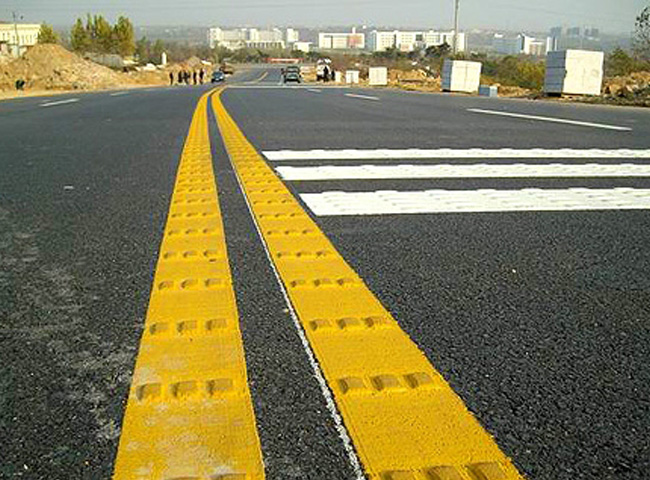 道路震荡黄标线